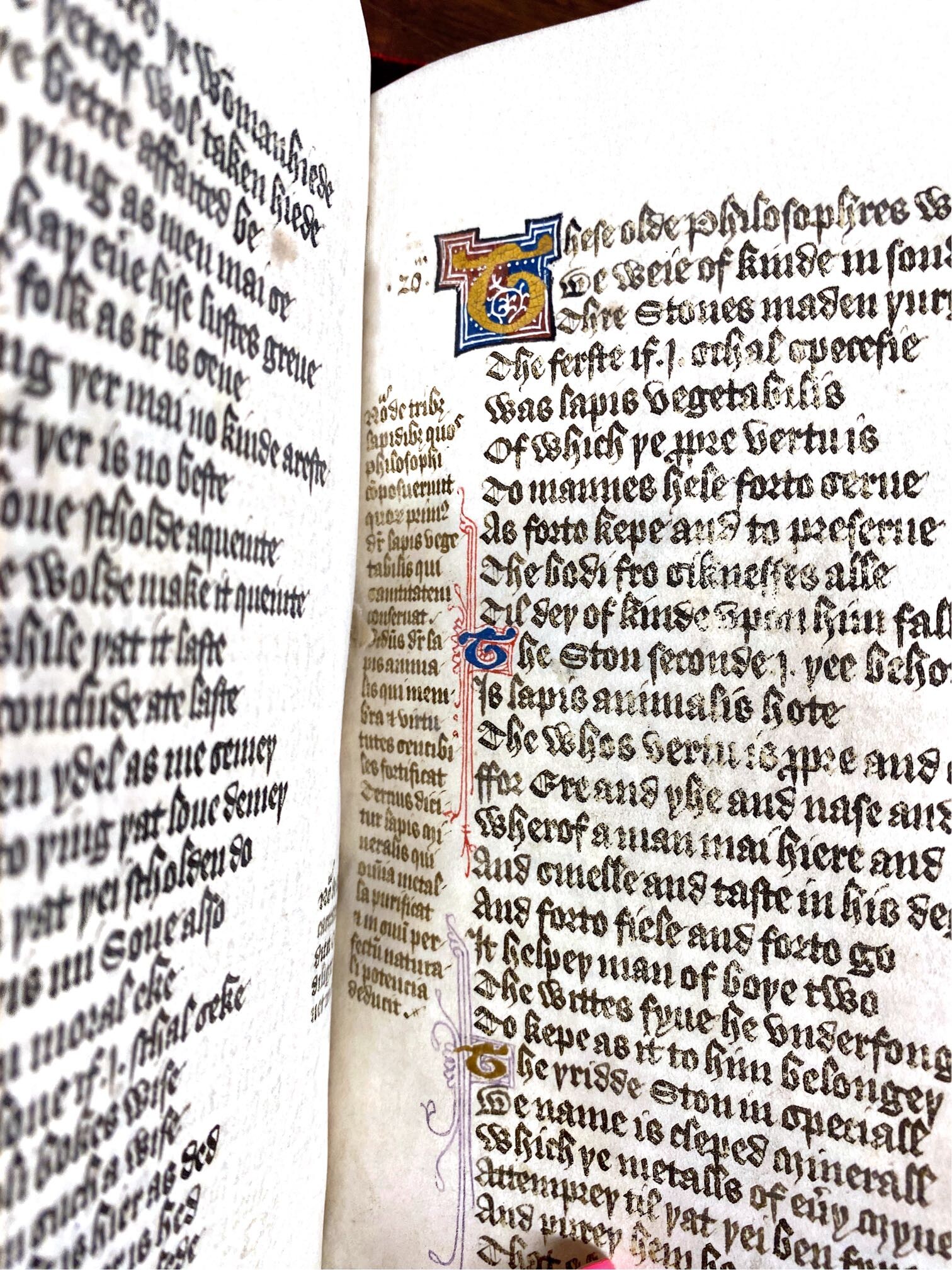 An image of an open spread of a medieval manuscript featuring two columns of text in Middle English, one each page.